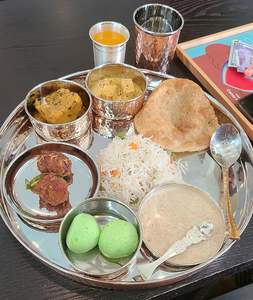 Service de table en cuivre traditionnel, ensemble de plats Thali, bols, cuillère en verre, acier inoxydable, cuivre, Thali indien, ensemble Thali de qualité supérieure - Product Image 5