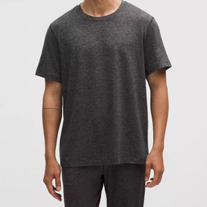 T-shirt en maille pour homme, coupe classique, gris foncé, mélange polyester/coton, manches courtes, col rond, décontracté, respirant, couleur unie, séchage rapide - Product Image 3