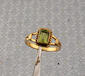 แหวนเงินแท้ 925 ประดับเพอริดอตทรงกลม งานแฮนด์เมด สไตล์โบโฮคลาสสิก เรียบหรู แหวนเพชรเม็ดเดี่ยว รับรองโดยบุคคลที่สาม งานแต่งงานเมืองชัยปุระ - Product Image 1