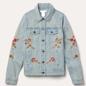 แจ็คเก็ตยีนส์คุณภาพสูงสำหรับผู้ชาย ราคาดีที่สุด MOQ ต่ำ ผ้าฝ้าย 100% สกรีนโลโก้ด้านหน้า รับผลิตตามสั่ง ขายส่ง - Product Image 1