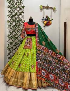 Lehenga de algodón muselina con estampado digital de diseñador y trabajo de espejo real, con blusa y dupatta, conjunto especial de Lehenga Chholi para Navratri. - Product Image 6