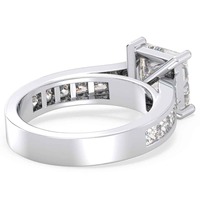 Bague en moissanite taille princesse VVS très demandée, clarté et éclat éblouissants pour une demande en mariage idéale, disponible à prix export.
