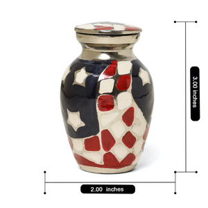 Pequeñas urnas de latón duradero para recuerdos con la bandera estadounidense en relieve, juego de 4 |   Recipientes Conmemorativos de Metal para Cenizas Funerarias, para Restos Humanos - Product Image 3