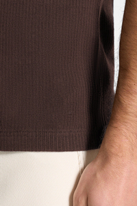 Camiseta sin mangas de punto acanalado para hombre, color marrón oscuro, cuello redondo, estilo casual, color sólido. - Product Image 5