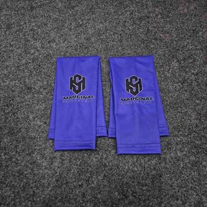Manchons de compression sportifs unisexes personnalisés pour le football américain – Écoresponsables, respirants, en Spandex/Polyester, couleurs et logo d'équipe personnalisables - Product Image 2