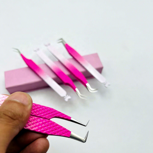 Pinzas para Cejas DANTRIC IMPLANTS, Diseño de Arco, Punta Puntiaguda de Precisión, Acero Inoxidable, Punta Lisa con Diamantes, Color Rosa Blanco Degradado, 10 mm - Product Image 2
