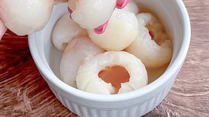 ลิ้นจี่กระป๋องสดใหม่ 100% ในน้ำเชื่อมเข้มข้น |   ลิ้นจี่ปอกเปลือกทั้งลูกบรรจุกระป๋องแบบแพ็คใหญ่ - Product Image 5