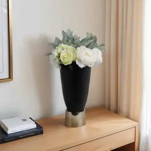 Jarrón alto de metal hecho a mano para exhibición en interiores, jarrón de metal de lujo contemporáneo para decoración del hogar. - Product Image 2