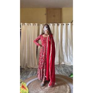 DISEÑADOR GEORGETTE BORDADO SECUENCIA TRABAJO VESTIDO INFERIOR CON DUPATTA ROJO - Product Image 4