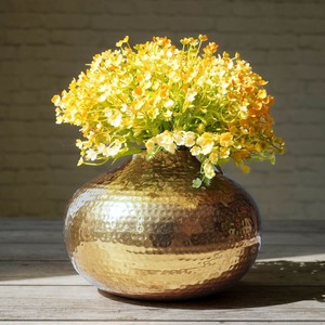 Vase en métal au design contemporain en forme d'orbite, vase décoratif pour fleurs, idéal pour la table de salon, comme centre de table et pour offrir en cadeau - Product Image 3