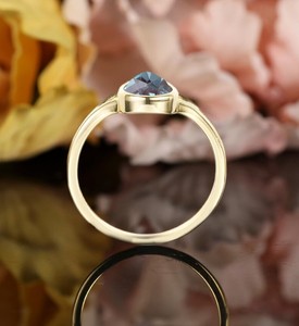 Bague de fiançailles en or 14 carats et argent sterling 925 avec alexandrite taille poire, pierre précieuse à changement de couleur, bijou vintage pour mariage, fête ou cadeau - Product Image 5