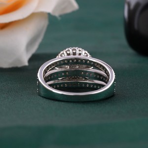 Bague solitaire en or 14 carats avec diamant de laboratoire vert fantaisie taille portugaise de 2,00 carats et sertissage à griffes – Bague de déclaration - Product Image 4