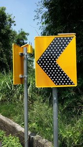 Nhôm năng lượng mặt trời LED tuần tự nhấp nháy Chevron dấu hiệu LED giao thông dấu hiệu cho an toàn đường bộ CAUTION Sign <span class=keywords><strong>Board</strong></span> - Product Image 5