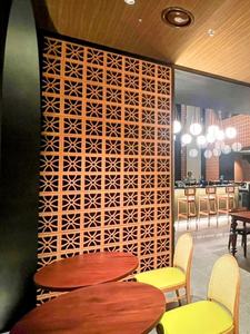 Decoración de Pared de Cerámica de Arcilla Personalizable Estilo Tradicional Vietnamita, Rejilla de 4 Hojas Hueca Sinterizada para Cafeterías y Ladrillos Refractarios - Product Image 4