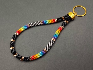 Porte-clés de poignet pour femme, fait main, perles multicolores, rayures noires et blanches, anneau doré, élégant, fonctionnel, accessoire cadeau - Product Image 5