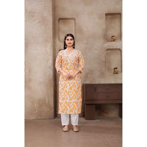 ÚLTIMO ESTAMPADO DIGITAL DE ALGODÓN CON CHIKANKARI TRABAJO KURTI CON PALAZZO PEACH - Product Image 1
