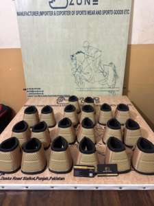 BRAND ZONE Protège-jambes en néoprène pour chevaux, pour l'extérieur, type bell boots, anti-torsion, lot de 4 - Product Image 4