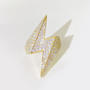 Bague Hip Hop en Moissanite Diamantée de Qualité Export pour les Fiançailles, les Occasions Spéciales et les Looks Streetwear Tendance - Product Image 3