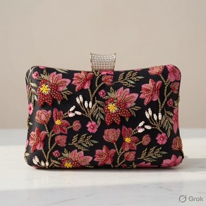 Pochette brodée florale avec fermoir en strass, accessoire de soirée fait main - Product Image 3