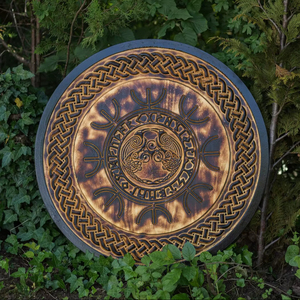 Bouclier en bois inspiré de l'ère viking, bouclier rond artisanal pour costumes historiques, jeux de rôle et décoration murale - Product Image 1