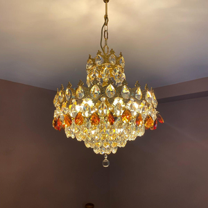 Luminaire classique en bronze foncé et laiton, doté de six abat-jour plissés en tissu crème, orientés vers le haut, disponible à prix de gros. - Product Image 5