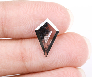 เพชรทรงไคท์คัท 1.90 กะรัต ทรงเกลือพริกไทย เจาะด้วยเลเซอร์ เพชรเลี้ยงในห้องปฏิบัติการแบบเม็ดเดี่ยว เพชรเกลือพริกไทยแบบสั่งทำพิเศษ ราคาขายส่ง - Product Image 6