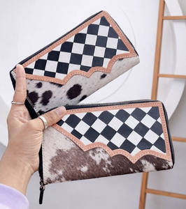 Étui de téléphone en cuir sculpté à la main par des designers, dernier cri, élégant, en cuir de vachette, motif à carreaux, portefeuilles pour femmes - Product Image 3