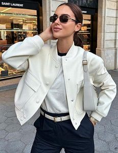 Chaqueta Bomber Corta Blanca con Bolsillos de Parche, Cierre de Botones, Estilo Minimalista, Prenda Exterior de Poliéster Tejido para Otoño - Product Image 5