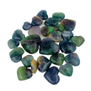 Cœur en fluorite arc-en-ciel naturelle Chakralume, pierre de guérison polie, Reiki, méditation, énergie, décoration, Inde, vente en gros - Product Image 6