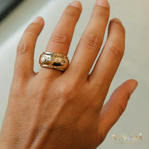 Anillo de Plata de Ley 925 de Primera Calidad con Esmeralda de Corte Pera y Diamantes para una Colección de Joyería de Lujo para Mujeres Elegantes - Product Image 1