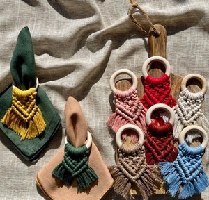 Anillos de servilleta de macramé, colores personalizables, decoración de mesa bohemia, un color por persona, manteles individuales redondos, boda boho - Product Image 1