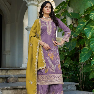 Traje Plazzo sin Brillo con Costuras Decorativas, Adornos de Cordoncillo y Lentejuelas para Fiestas Indias y Pakistaníes, Bodas y Diwali - Product Image 1