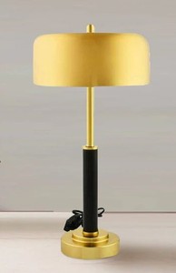 Lámpara de Mesa Moderna Europea con Aro Ovalado de Metal, Bombilla Halógena, Pantalla Blanca Regulable para Sala de Estar - Product Image 3