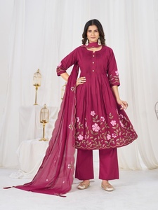 Ensemble Kurti Anarkali en coton brodé magenta avec pantalon et dupatta pour femme – Tenue décontractée traditionnelle coupe ample - Product Image 5