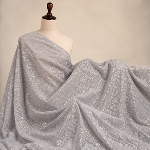 Tissu de sari en organza gris brodé avec détails en sequins pour femmes, vêtements de créateur pour fêtes, vêtements de mariée - Product Image 2