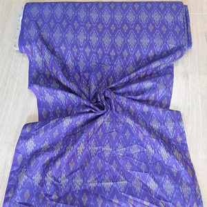 Tissu Ikat en coton et soie mélangés, tissé à la main, écologique, vendu au mètre pour vêtements, sacs, accessoires de literie et de décoration intérieure – Tissu brut à redessiner - Product Image 1