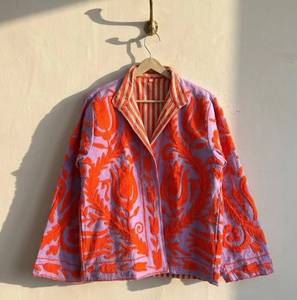 Chaqueta Bordada Suzani Hecha a Mano, Ligera, Estilo Boho Uzbeko, para Mujer, Ideal para Festivales de Verano, Prenda Artesanal - Product Image 1