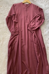 Abaya élégante et modeste en polyester perlé pour femme, couleur rose poudré, manches longues, coupe ample, longueur ras du sol, séchage rapide, respirante - Product Image 5