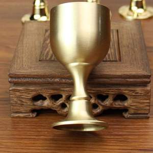 Copa de Comunión Elegante y Moderna de Latón Dorado, Hecha a Mano, Ecológica, de 1000 ml, Cáliz para Misa, Ceremonias Espirituales, Personalizable, para Comedor - Product Image 6