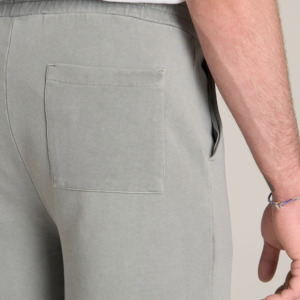 Pantalones cortos Bermuda de algodón gris para hombre con estampado tribal de lobo y rosa en negro, cintura con cordón, estilo casual, bolsillos y logo frontal - Product Image 4