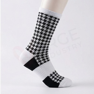 Chaussettes pour hommes, motif pied-de-poule, tricotées, respirantes, pour un usage quotidien, style classique d'automne - Product Image 3