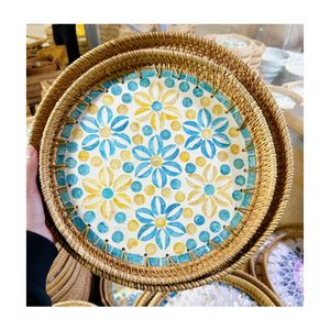Bandeja Decorativa de Ratán de Color Personalizado con Incrustaciones de Madreperla, Bandeja de Servicio Tejida a Mano Sin Asas para Hoteles y Resorts - Product Image 1