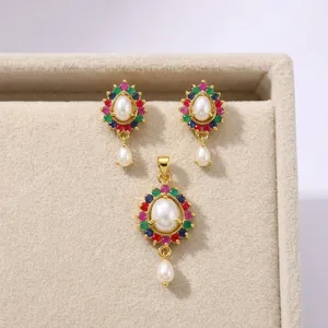 Collier pendentif et boucles d'oreilles tendance pour femme, plaqué or, imitation perle, motif feuille, fait main en Inde, idéal pour les fêtes - Product Image 3
