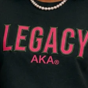   Sudadera de cuero Legacy negra para mujer, jersey de cuello redondo de forro polar premium, con gráfico de letras griegas, estilo casual para hermandades - Product Image 4