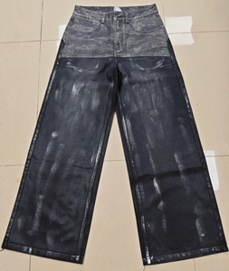Pantalones de mezclilla vintage para hombre con efecto lavado y detalles de cuero, corte ajustado casual - Product Image 5