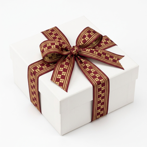 ริบบิ้นผ้าเมทัลลิกสีแดงทองลาย 25 มม. จากนีลคามัล อินดัสทรีส์ สำหรับตกแต่งเสื้อผ้า งานฝีมือ และบรรจุภัณฑ์ของขวัญ - Product Image 1