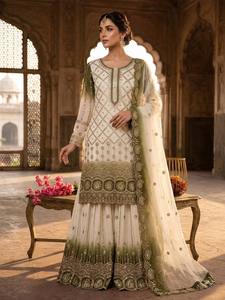 Ensemble Kurta en soie brodée blanche avec dupatta vert, tenue de mariage traditionnelle indienne pakistanaise pour femmes, longueur au sol, coupe régulière - Product Image 2