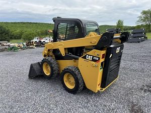 รถตักล้อยาง CAT 232D แบบสองความเร็ว ขนาดกะทัดรัด สำหรับงานก่อสร้างในฟาร์มและการขนย้ายวัสดุก่อสร้าง - Product Image 2
