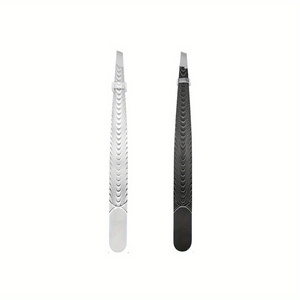 Pince à épiler de précision moderne en acier inoxydable, pointe biseautée, design durable, finition noire et argentée - Product Image 1