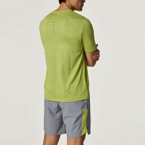 T-shirt de sport respirant pour homme de haute qualité, 100% polyester, détails réfléchissants, ensemble t-shirt et short de sport d'extérieur - Product Image 6